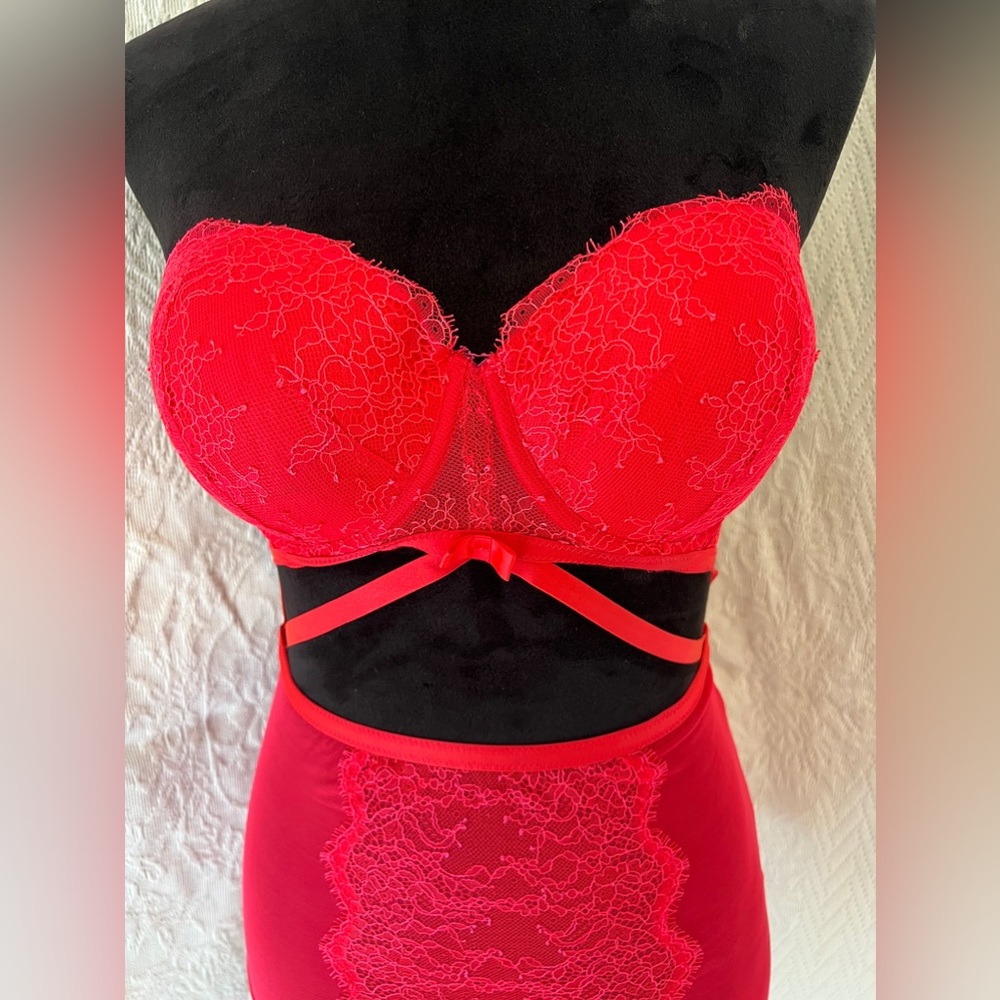 Victoria Secret - Picture 4 of 12